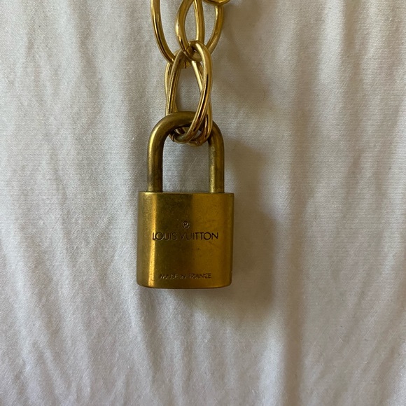 Lv Louis Vuitton lock - Picture 3 of 3